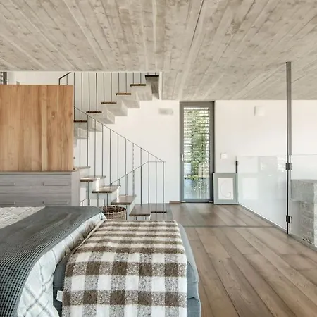Violet House Villa Perledo