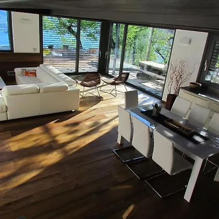Violet House * Perledo