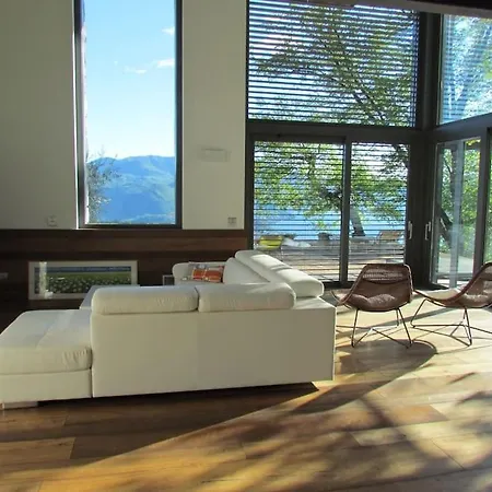 Violet House * Perledo